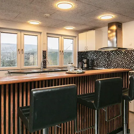 Four-bedroom In 2 *