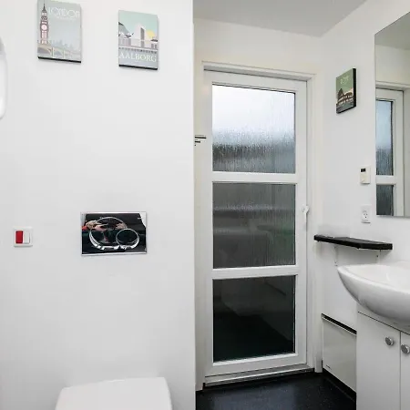Four-bedroom In 2 *